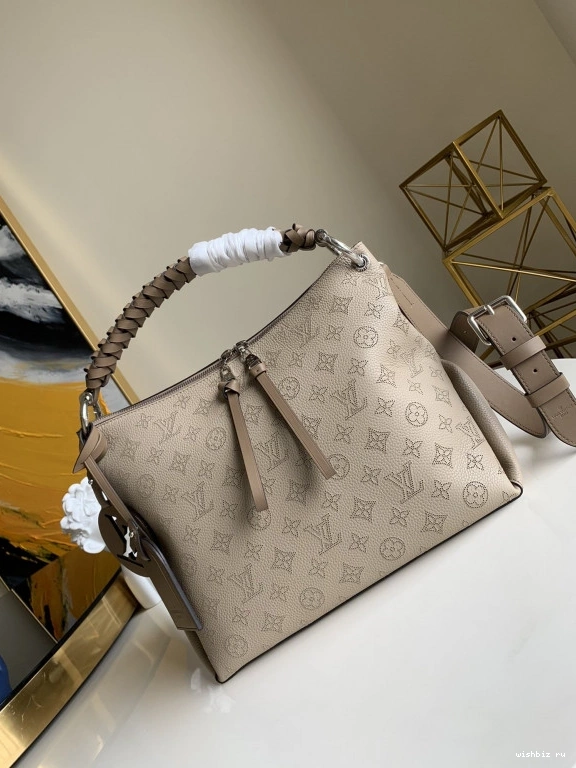 WIS MM HOBO LOUIS BEAUBOURG VUITTON 1109